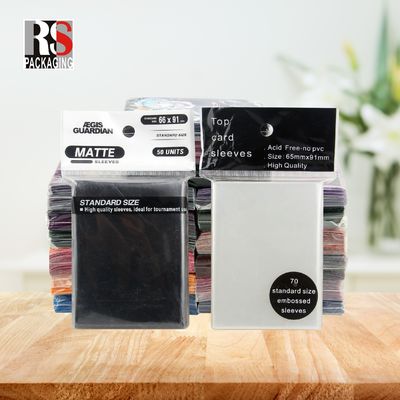 Manches de cartes de jeu étanches à l'eau Manches de protection de cartes en poly plastique imprimées en couleur claire