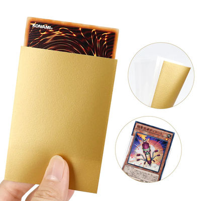 Retour doré mat texturé coupant de façon constante Premium 62x89 Manches de cartes Yugioh