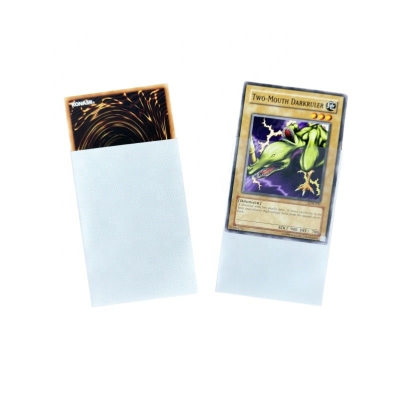 Des manches de cartes personnalisées pour les cartes de taille standard protègent vos précieuses cartes